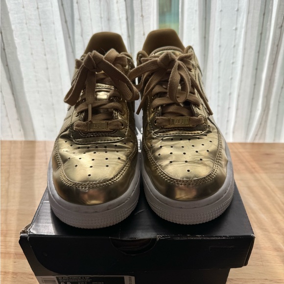 ✨Nike Air Force 1 Metallic Gold✨ - Picture 5 of 15